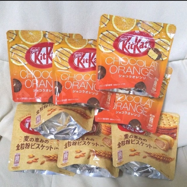 Nestle(ネスレ)のキットカット ショコラオレンジ 全粒粉 食品/飲料/酒の食品(菓子/デザート)の商品写真