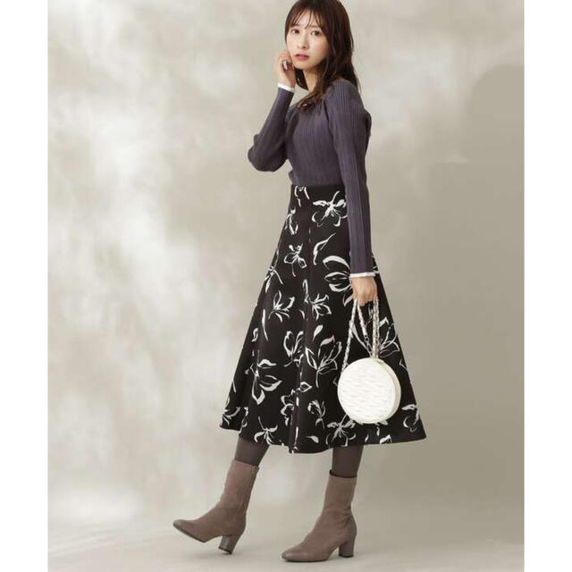 PROPORTION BODY DRESSING(プロポーションボディドレッシング)のモノトーンフラワースカート レディースのスカート(ロングスカート)の商品写真