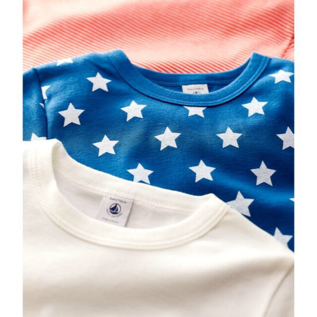 PETIT BATEAU(プチバトー)の専用 新品 プチバトー 8ans オーガニック プリント 半袖 Ｔシャツ ３枚組 キッズ/ベビー/マタニティのキッズ服男の子用(90cm~)(下着)の商品写真