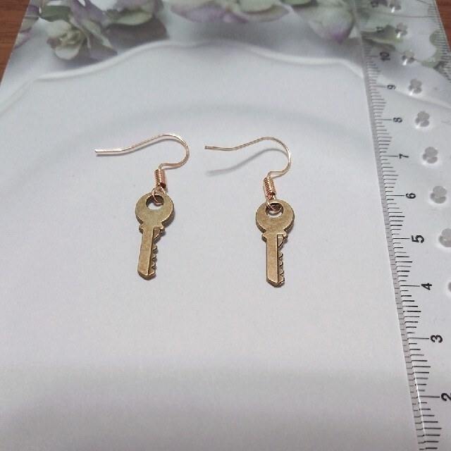比較的美品 椎名林檎 鍵ピアス 丸み - アクセサリー 比較的美品 椎名林檎 鍵ピアス 丸み - アクセサリー