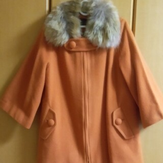 大特価セール）Half-Past 10のひざ上コート（薄いオレンジ色）サイズM　(毛皮/ファーコート)
