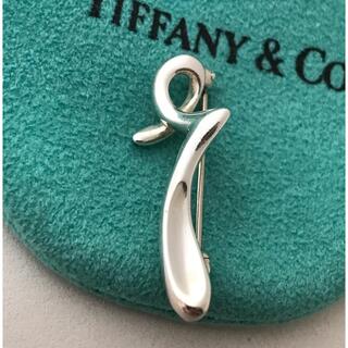 ティファニー(Tiffany & Co.)のTiffany イニシャルr ブローチ(ブローチ/コサージュ)