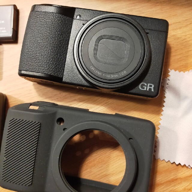 RICOH(リコー)のRICOH GR ⅲ APS-C おまけつき スマホ/家電/カメラのカメラ(コンパクトデジタルカメラ)の商品写真