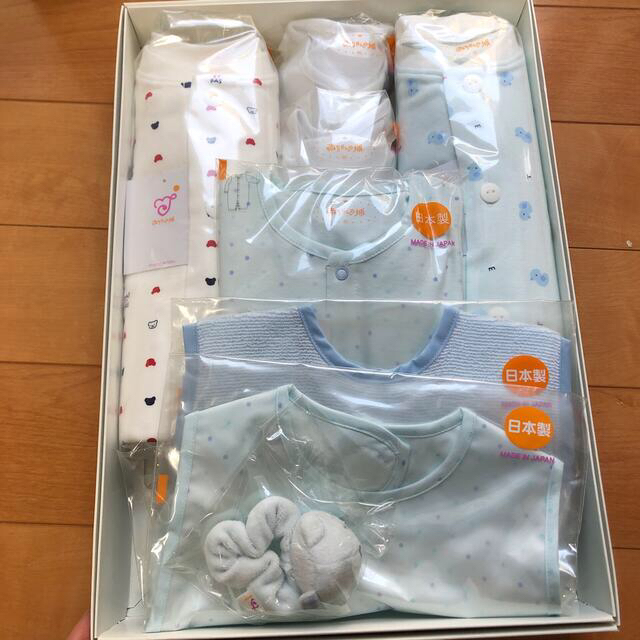 【新品】赤ちゃんの城　ベビーギフト　男の子　洋服詰め合わせ キッズ/ベビー/マタニティのベビー服(~85cm)(ロンパース)の商品写真