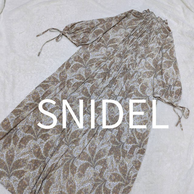 SNIDEL(スナイデル)のもも様 専用 snidel スナイデル プリーツ デザイン ペイズリー柄 レディースのワンピース(ロングワンピース/マキシワンピース)の商品写真