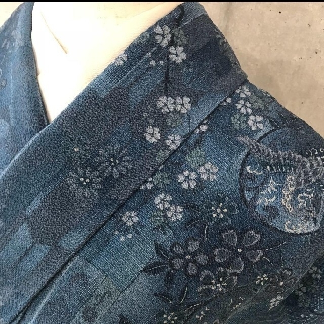 着物✴︎正絹✴︎小紋✴︎高級縮緬✴︎ブルーの通販 by meena's shop ...