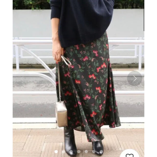 IENA(イエナ)のIENA フラワープリントパネルスカート 40 レディースのスカート(ロングスカート)の商品写真
