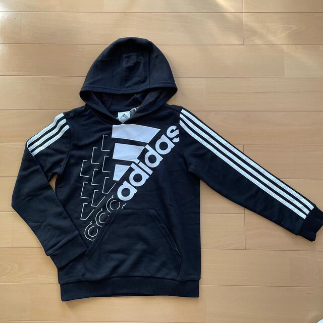 adidas(アディダス)のアディダス　パーカー　トレーナー　150 キッズ/ベビー/マタニティのキッズ服男の子用(90cm~)(Tシャツ/カットソー)の商品写真