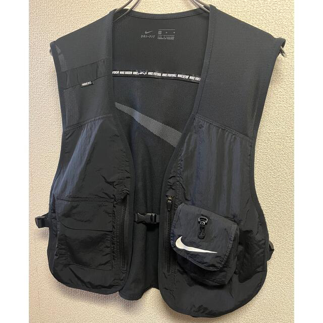 NIKE(ナイキ)のNIKE FC ベスト メンズのトップス(ベスト)の商品写真