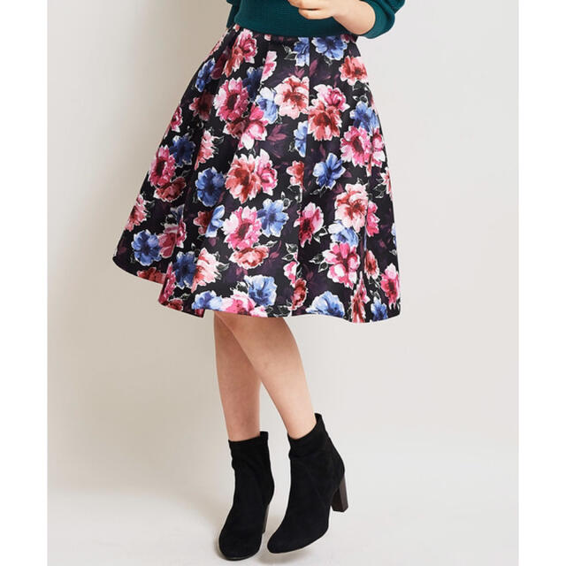 31 Sons de mode(トランテアンソンドゥモード)の美品♡花柄フレアスカート♡ブラック レディースのスカート(ひざ丈スカート)の商品写真