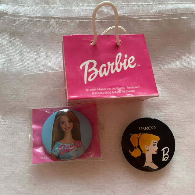 Barbie(バービー)のBarbieバービー❤️缶バッジ　2個　+  ミニ袋　　ブローチ エンタメ/ホビーのおもちゃ/ぬいぐるみ(キャラクターグッズ)の商品写真