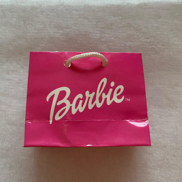 Barbie(バービー)のBarbieバービー❤️缶バッジ　2個　+  ミニ袋　　ブローチ エンタメ/ホビーのおもちゃ/ぬいぐるみ(キャラクターグッズ)の商品写真