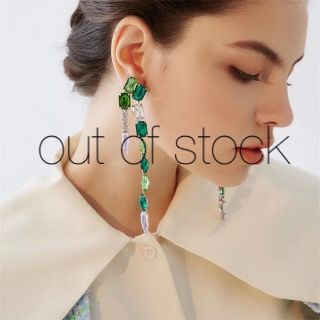 スワロフスキー(SWAROVSKI)のgreen long ピアス 【1点のみ】(ピアス)