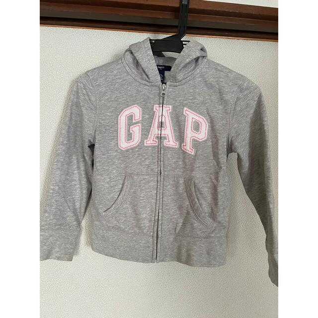 GAP Kids(ギャップキッズ)のギャップのパーカーサイズ120センチ キッズ/ベビー/マタニティのキッズ服女の子用(90cm~)(ジャケット/上着)の商品写真