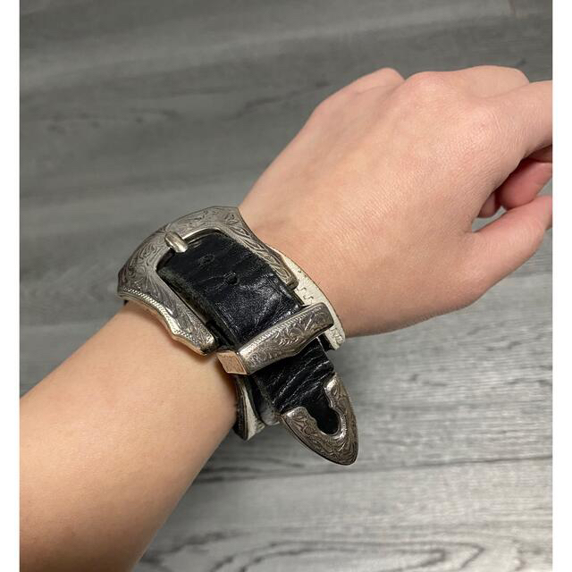 TOGA(トーガ)の【TOGA PULLA】バングル　Metal wave bangle レディースのアクセサリー(ブレスレット/バングル)の商品写真