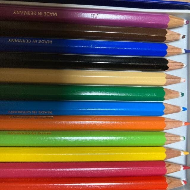 色鉛筆　12色　☆ほぼ未使用 エンタメ/ホビーのアート用品(色鉛筆)の商品写真