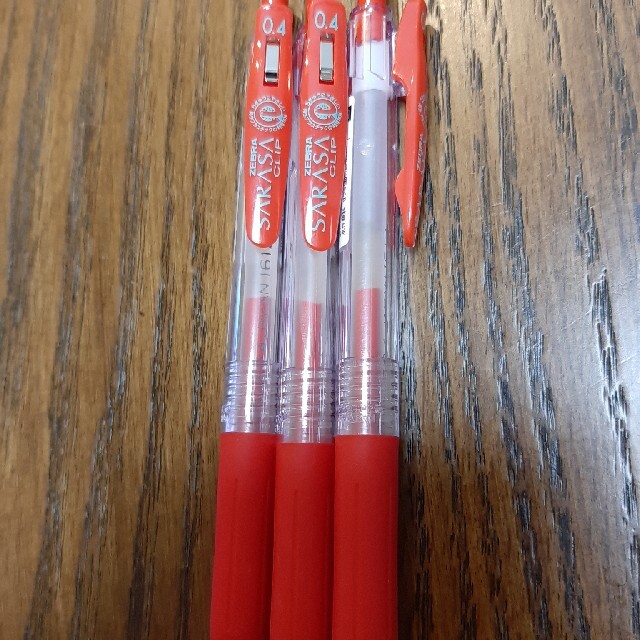 ZEBRA(ゼブラ)のゼブラSARASA CLIP 赤色ボールペン新品3本 インテリア/住まい/日用品の文房具(ペン/マーカー)の商品写真