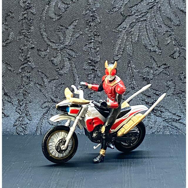 BANDAI - HG仮面ライダークウガとトライチェイサー2000 with BANDAI - HG仮面ライダークウガとトライチェイサー2000 with