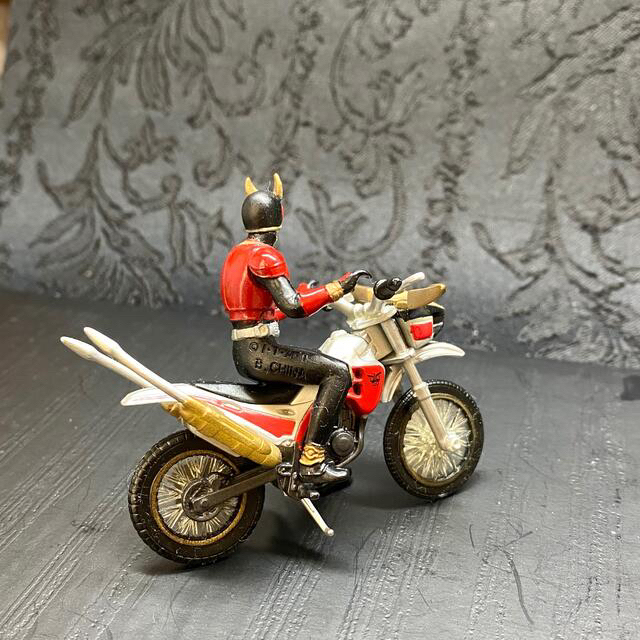 BANDAI - HG仮面ライダークウガとトライチェイサー2000 with BANDAI - HG仮面ライダークウガとトライチェイサー2000 with