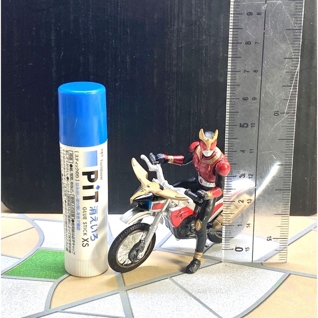 BANDAI - HG仮面ライダークウガとトライチェイサー2000 with BANDAI - HG仮面ライダークウガとトライチェイサー2000 with