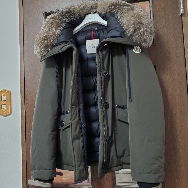 MONCLER(モンクレール)の稀少　MONCLER　MALUS　マリュス　FOXファーダウン　最終価格　極美品 レディースのジャケット/アウター(ダウンコート)の商品写真