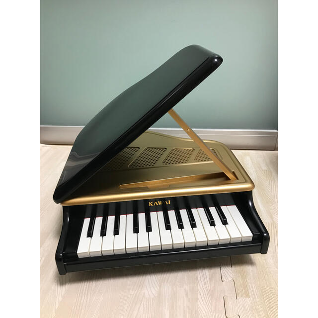 ヤマハ - 河合楽器 KAWAI カワイ ミニグランドピアノ (黒)の通販 by
