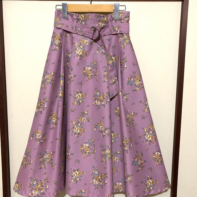 dazzlin(ダズリン)のdazzlin フラワーミディスカート パープル レディースのスカート(ひざ丈スカート)の商品写真