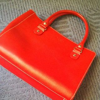 ケイトスペードニューヨーク(kate spade new york)の29 A 美品　ケイトスペード　ハンドバッグ　朱色　三層式　レザー(ハンドバッグ)