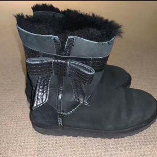 アグ(UGG)のuggベイリーボウリボンムートンブーツ黒24cm〜25cmの方(ブーツ)