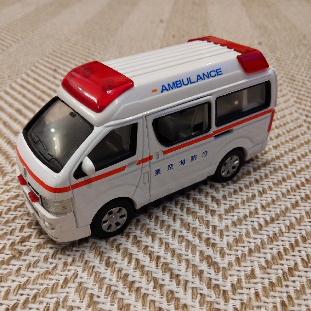 アガツマ AGATSUMA ダイヤペット DK-3106 救急車 エンタメ/ホビーのおもちゃ/ぬいぐるみ(ミニカー)の商品写真