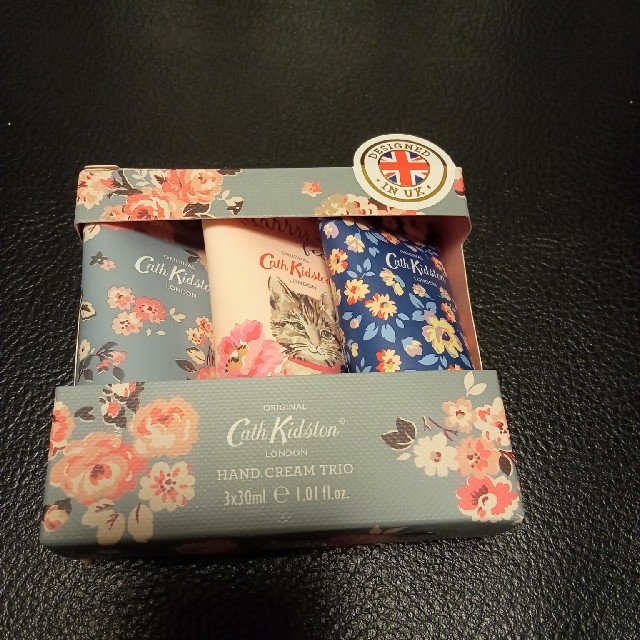 Cath Kidston(キャスキッドソン)の【未開封】キャスキッドソン　ハンドクリームトリオ　3本セット コスメ/美容のボディケア(ハンドクリーム)の商品写真