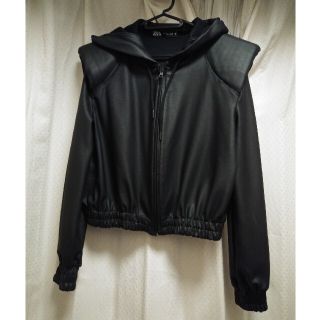 ザラ(ZARA)の未使用　ZARA　黒のフェイクレザーのパーカー(パーカー)