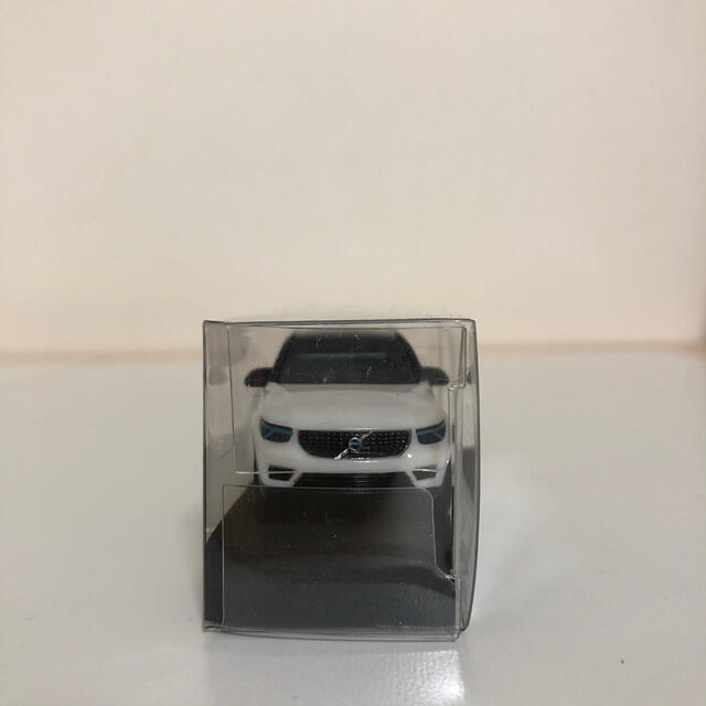 Volvo(ボルボ)のVOLVO XC40 ミニカー　非売品 エンタメ/ホビーのおもちゃ/ぬいぐるみ(ミニカー)の商品写真