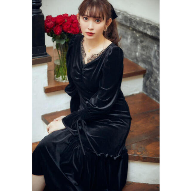 SNIDEL(スナイデル)のherlipto Lux Velour Lace Midi Dress レディースのワンピース(ロングワンピース/マキシワンピース)の商品写真