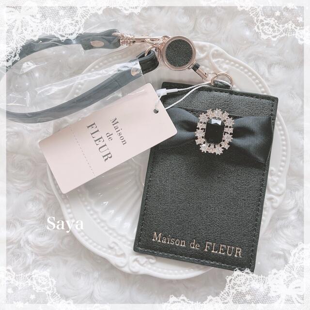 Maison de FLEUR(メゾンドフルール)の♡ Maison de FLEUR リール付き ビジューリボン パスケース ♡ レディースのファッション小物(パスケース/IDカードホルダー)の商品写真