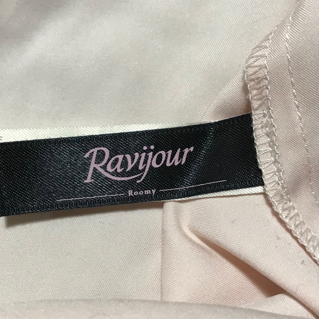 Ravijour(ラヴィジュール)のラヴィジュールサテンルームウェア3点セット レディースのルームウェア/パジャマ(ルームウェア)の商品写真