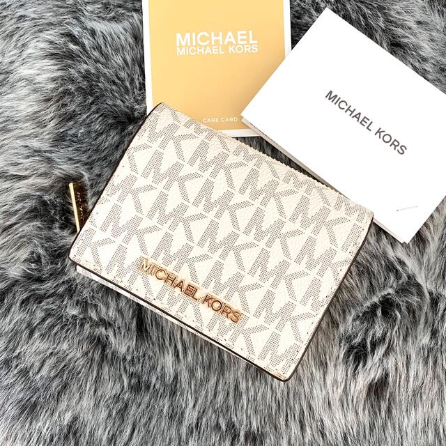 新品☆MICHAEL KORS ホワイト シグネチャー レザー 折り財布 | フリマアプリ ラクマ