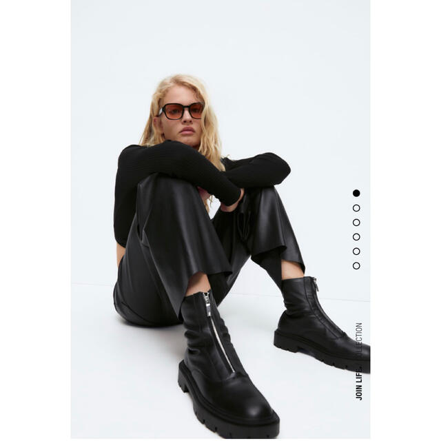 ZARA(ザラ)のZARA ジッパーリアルレザーアンクルブーツ　40 レディースの靴/シューズ(ブーツ)の商品写真