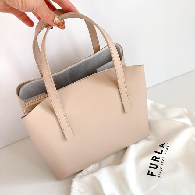 Furla(フルラ)のFURLA フルラ ハンドバッグ ショルダーバッグ 2way ピンクベージュ レディースのバッグ(ハンドバッグ)の商品写真