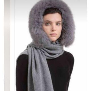 Max Mara ファーストールマフラー フード付きラビットファーコート白タグ