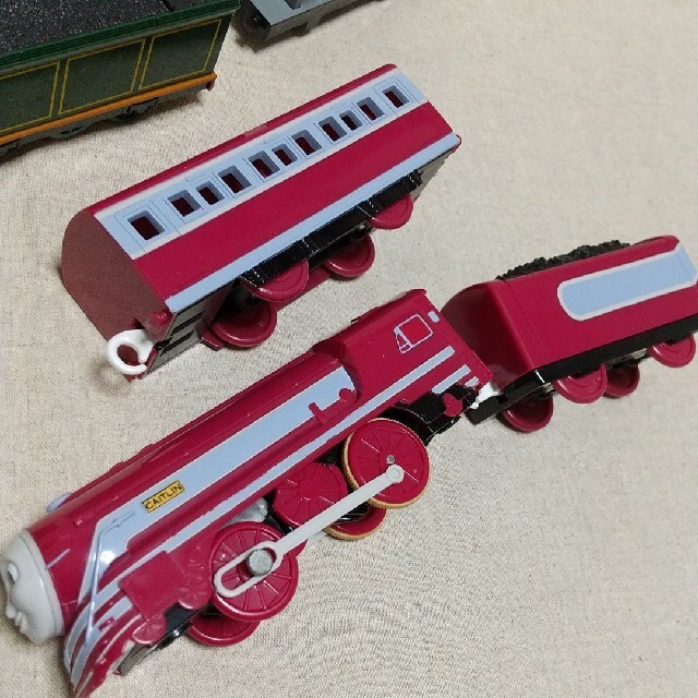 Takara Tomy(タカラトミー)のプラレール トーマス エミリー & ケイトリン セット キッズ/ベビー/マタニティのおもちゃ(電車のおもちゃ/車)の商品写真