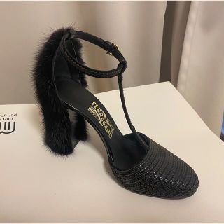 サルヴァトーレフェラガモ(Salvatore Ferragamo)のフェラガモ　パンプス　ハイヒール　リアルファー付き　謝恩会パーティーや結婚式に(ハイヒール/パンプス)