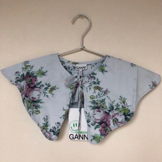アダムエロぺ(Adam et Rope')の新品未使用GANNI ガニー　付け襟　フローラル柄　花柄(つけ襟)