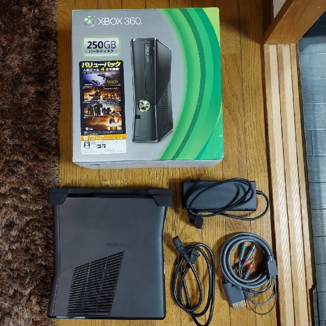 Xbox(エックスボックス)のXBOX 360 本体 250GB エンタメ/ホビーのゲームソフト/ゲーム機本体(家庭用ゲーム機本体)の商品写真