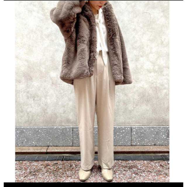mystic(ミスティック)のomekashi グレー　ファーコート レディースのジャケット/アウター(毛皮/ファーコート)の商品写真
