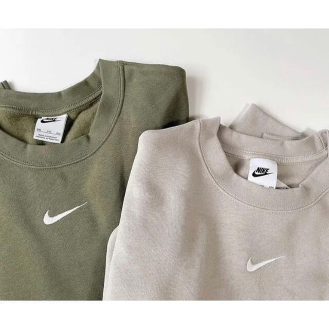 NIKE(ナイキ)のNIKE WS NSW CL フリース L/S クルー　ベージュ　新品 レディースのトップス(トレーナー/スウェット)の商品写真