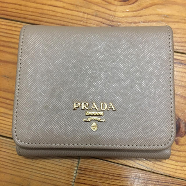 PRADA 三つ折り財布