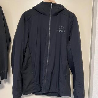 アークテリクス(ARC'TERYX)のアークテリクス　アトム LT フーディ メンズ　ブラック　Lサイズ(ダウンジャケット)