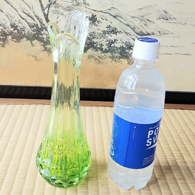 【昭和レトロ】花瓶 ガラス 硝子緑