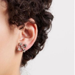 スタニングルアー オフホワイト ピアス - 通販 - asadobenitez.com
